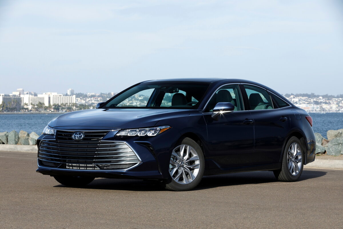 2020 Toyota Avalon, a fifth-generation sedan built at Toyota Motor Manufacturing, Kentucky